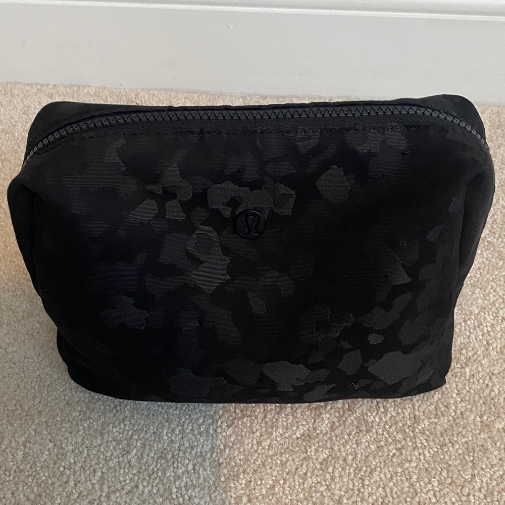 Lululemon Stylish Black Unisex Duffle Bag/Backpack Set - Picture 14 of 16